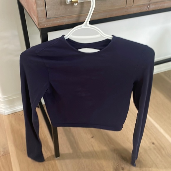 Blue long sleeve with cut out back - Picture 1 of 3